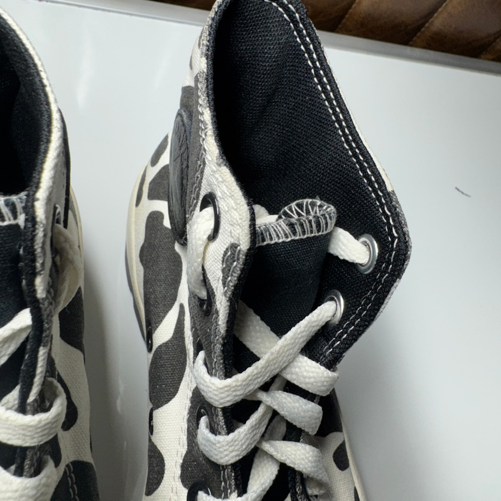 Converse All Star Chuck Taylor Lugged High Top‎ Cow Print Sneakers Womens Size 8 - Picture 2 of 16